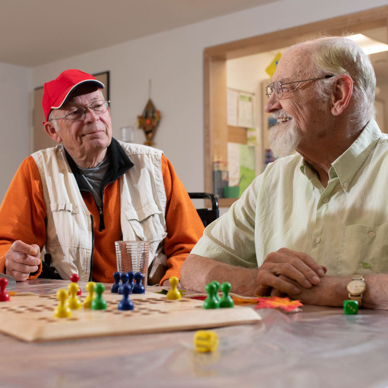 Spiele in der Wohngemeinschaft des Sozialen Zentrum Calden der Werk-Hilfe
